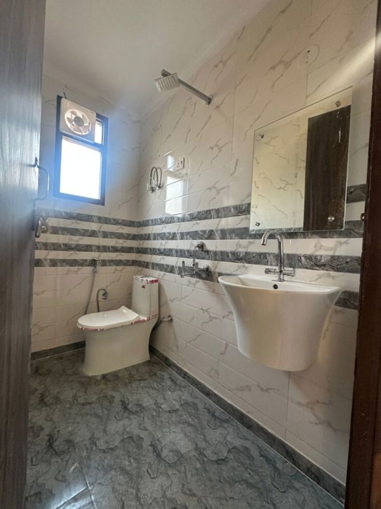 Bathroom, saket 2 Bedroom 809 Sq.Ft. Builder Floor In Saket Delhi 9730412