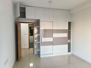 Room in 3.5 BHK Apartment at Jakkuru – for Rent