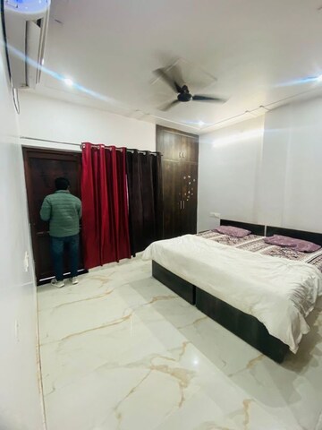 Room in  Pg at Vibhuti Khand – for Rent