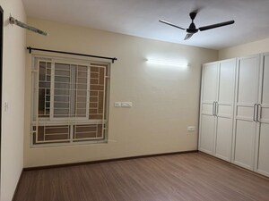 Room in 3 BHK Apartment at Kondapur – for Rent