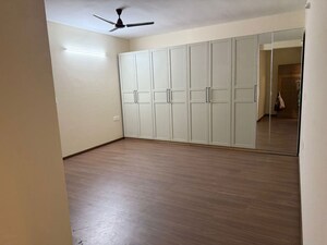 Room in 3 BHK Apartment at Kondapur – for Rent