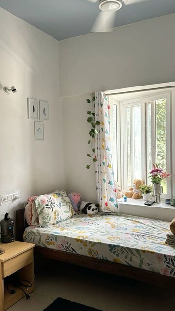 Room in  Pg at Viraj Khand – for Rent