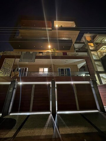 Gym in 2 BHK Builder Floor at Sector 46 – for Rent