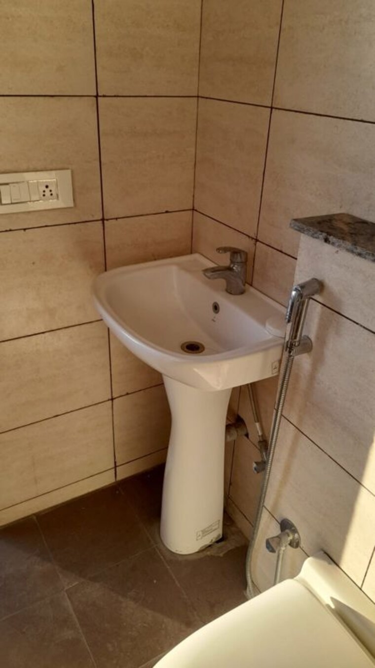 Bathroom, motiaz-royal-citi 3 Bedroom 2920 Sq.Ft. Penthouse In Ambala Highway Zirakpur 9730513