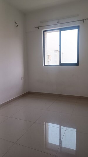 Room in 2 BHK Apartment at Shapoorji Pallonji Joyville Hinjewadi, Hinjewadi – for Rent