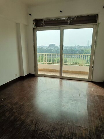 Room in 3 BHK Apartment at Mahagun Mezzaria, Sector 78 – for Rent