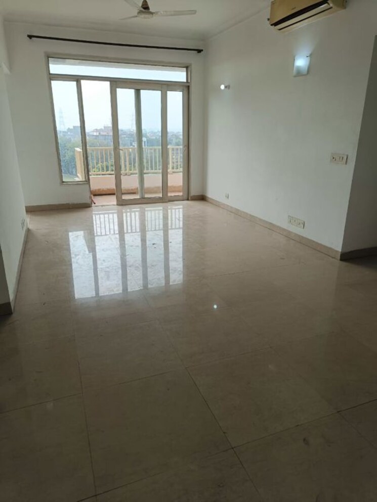 Room, mahagun-mezzaria 3 Bedroom 2500 Sq.Ft. Apartment In Sector 78 Noida 9730583