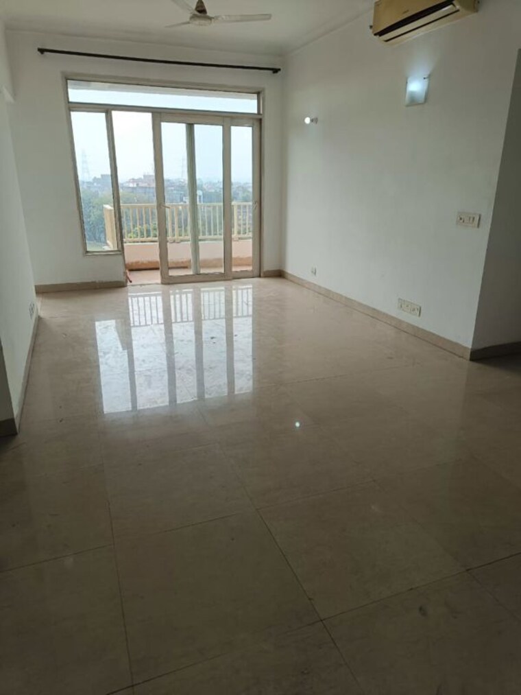 Room, mahagun-mezzaria 3 Bedroom 2500 Sq.Ft. Apartment In Sector 78 Noida 9730583