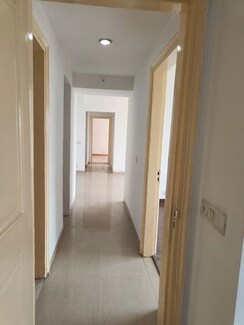 3 BHK + Servant Room Apartment For Rent in Mahagun Mezzaria
