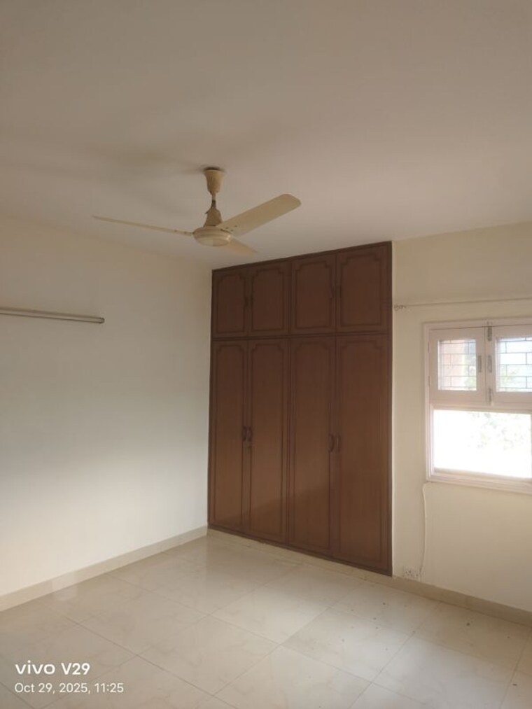 Room, the-rama-apartment 4 Bedroom 2400 Sq.Ft. Apartment In Sector 43 Gurgaon 9730584