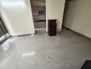 Room in 2 BHK Apartment at Jaypee Kensington Park Plot, Sector 133 – for Rent