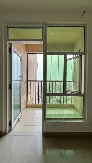 Room in 3 BHK Apartment at RG Luxury Homes, Sector 16b Greater Noida – for Sale