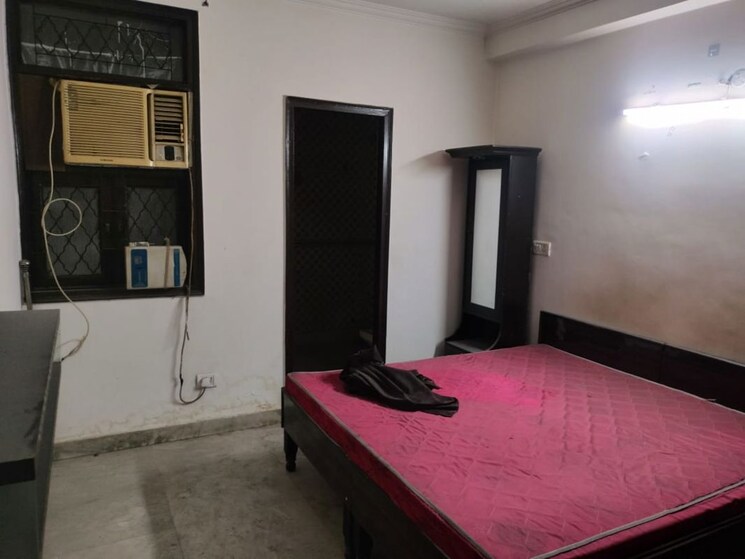 Bedroom, paryavaran complex 3 Bedroom 1025 Sq.Ft. Builder Floor In Paryavaran Complex Delhi 9730627