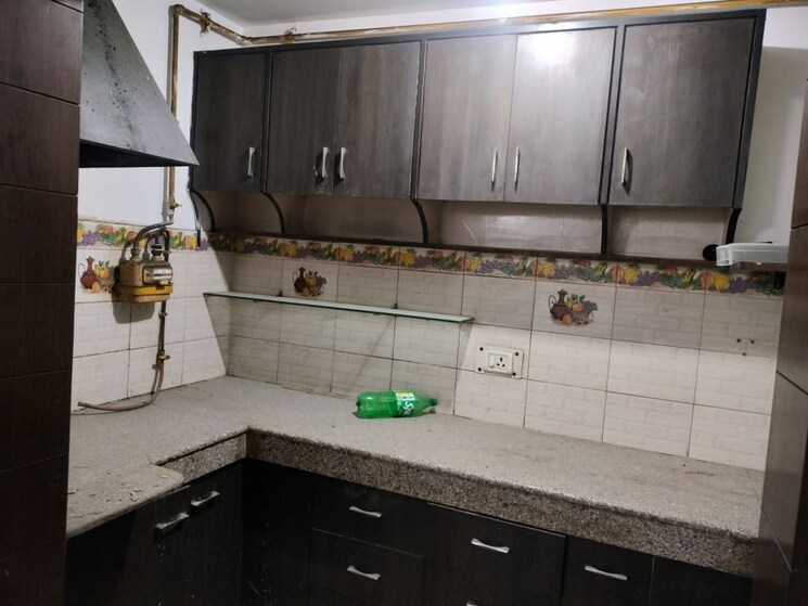 Kitchen, paryavaran complex 3 Bedroom 1025 Sq.Ft. Builder Floor In Paryavaran Complex Delhi 9730627