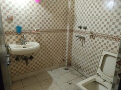 3 BHK Builder Floor For Rent in Paryavaran Complex
