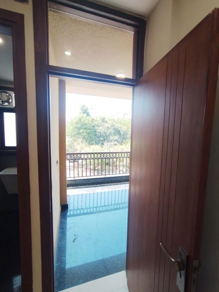 Room, bhogal 3 Bedroom 900 Sq.Ft. Independent House In Bhogal Delhi 9730633