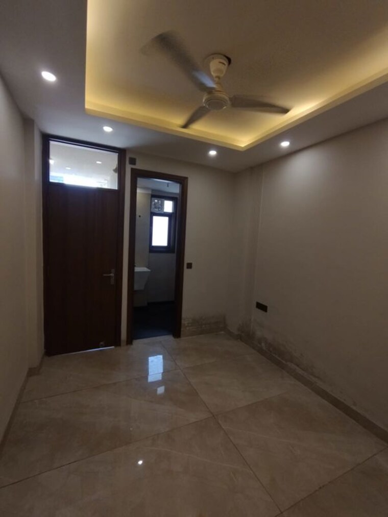 Room, bhogal 3 Bedroom 900 Sq.Ft. Independent House In Bhogal Delhi 9730633