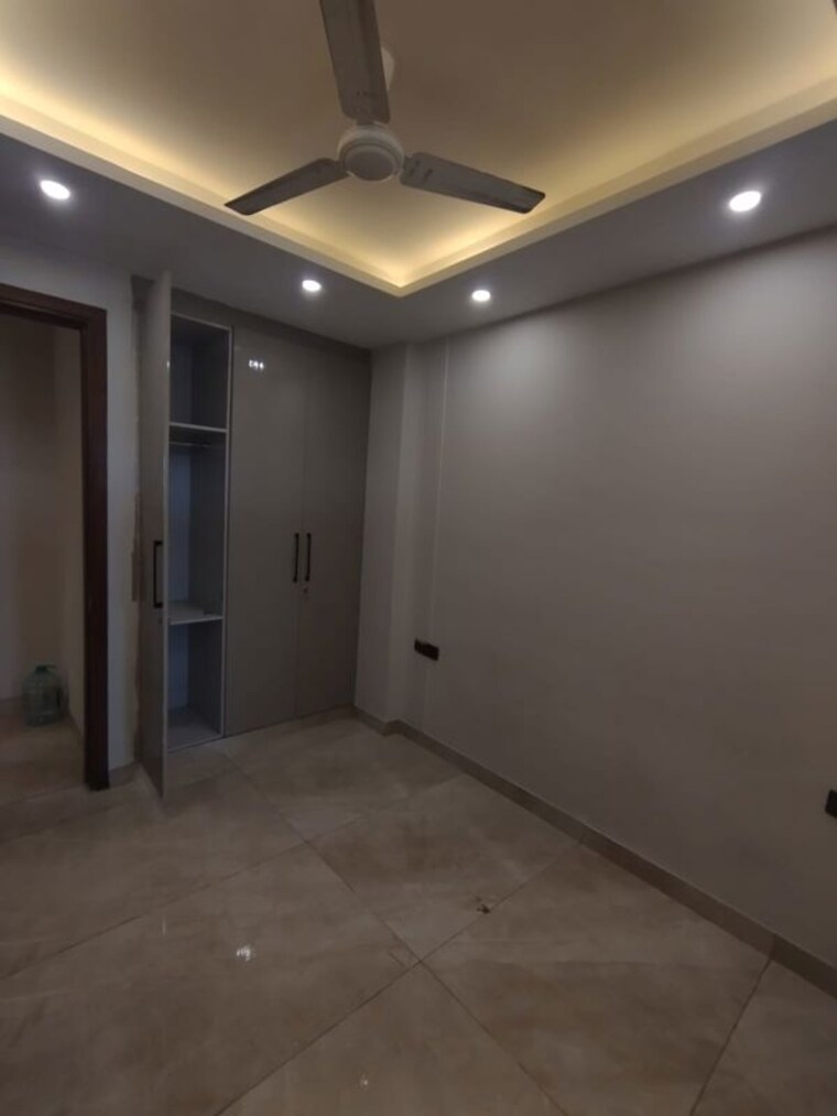 Room, bhogal 3 Bedroom 900 Sq.Ft. Independent House In Bhogal Delhi 9730633