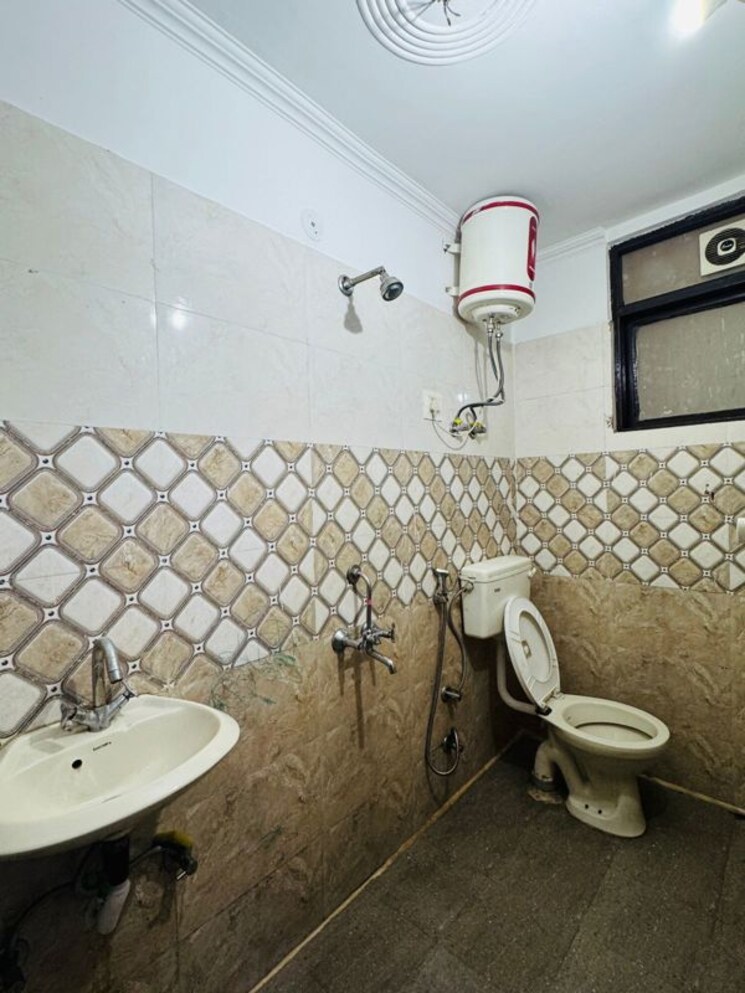 Bathroom, saket 2 Bedroom 850 Sq.Ft. Builder Floor In Saket Delhi 9730635