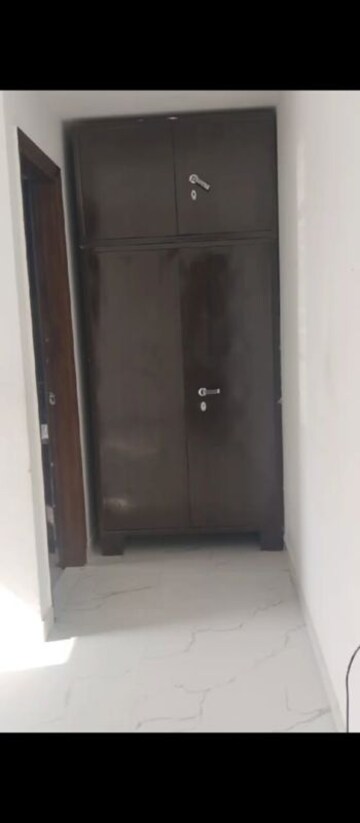 Room in 4 BHK Builder Floor at TDI The Retreat, Sector 89 – for Rent