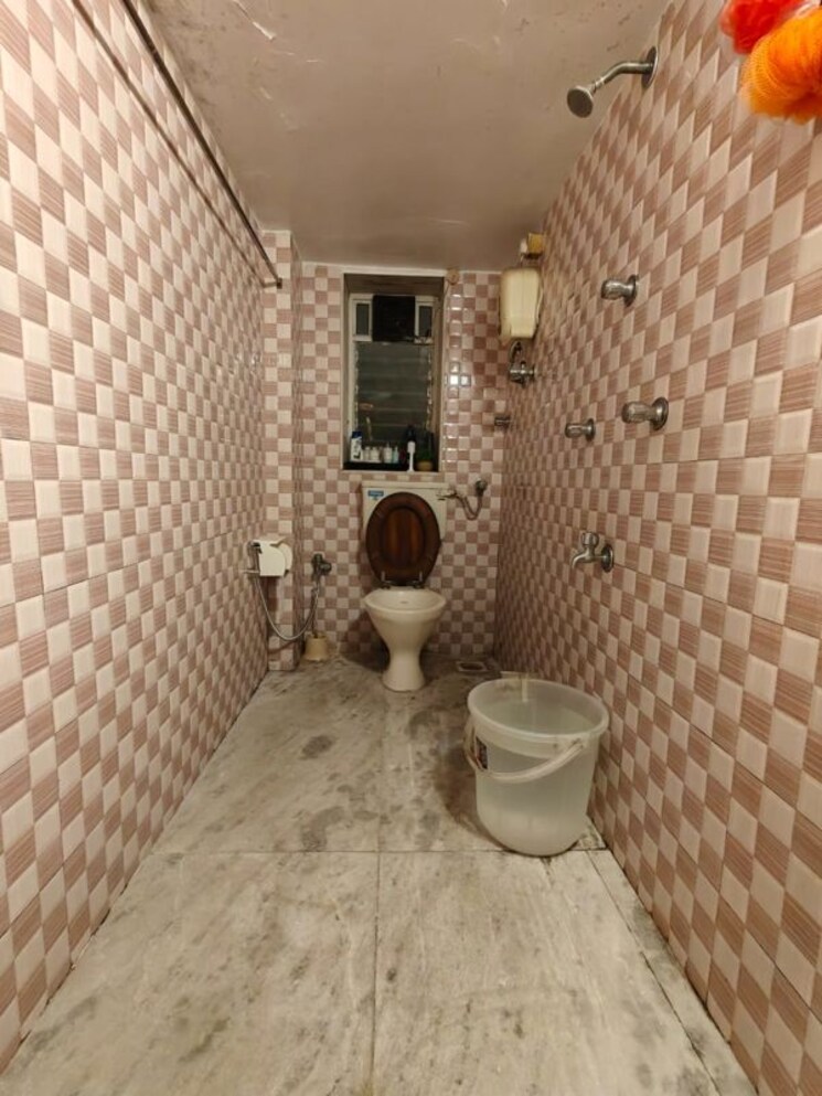 Bathroom, shiv-shaila 1 Bedroom 550 Sq.Ft. Apartment In Worli Mumbai 9730647