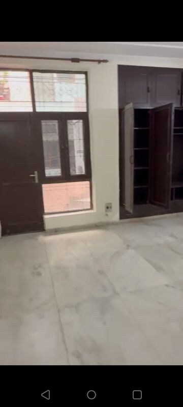 Room in 3.5 BHK Villa at Sector 14 – for Rent