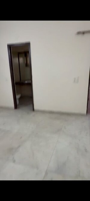 Room in 3.5 BHK Villa at Sector 14 – for Rent