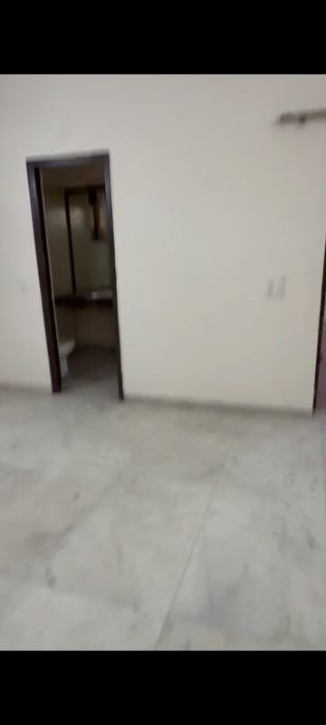 Room in 3.5 BHK Villa at Sector 14 – for Rent