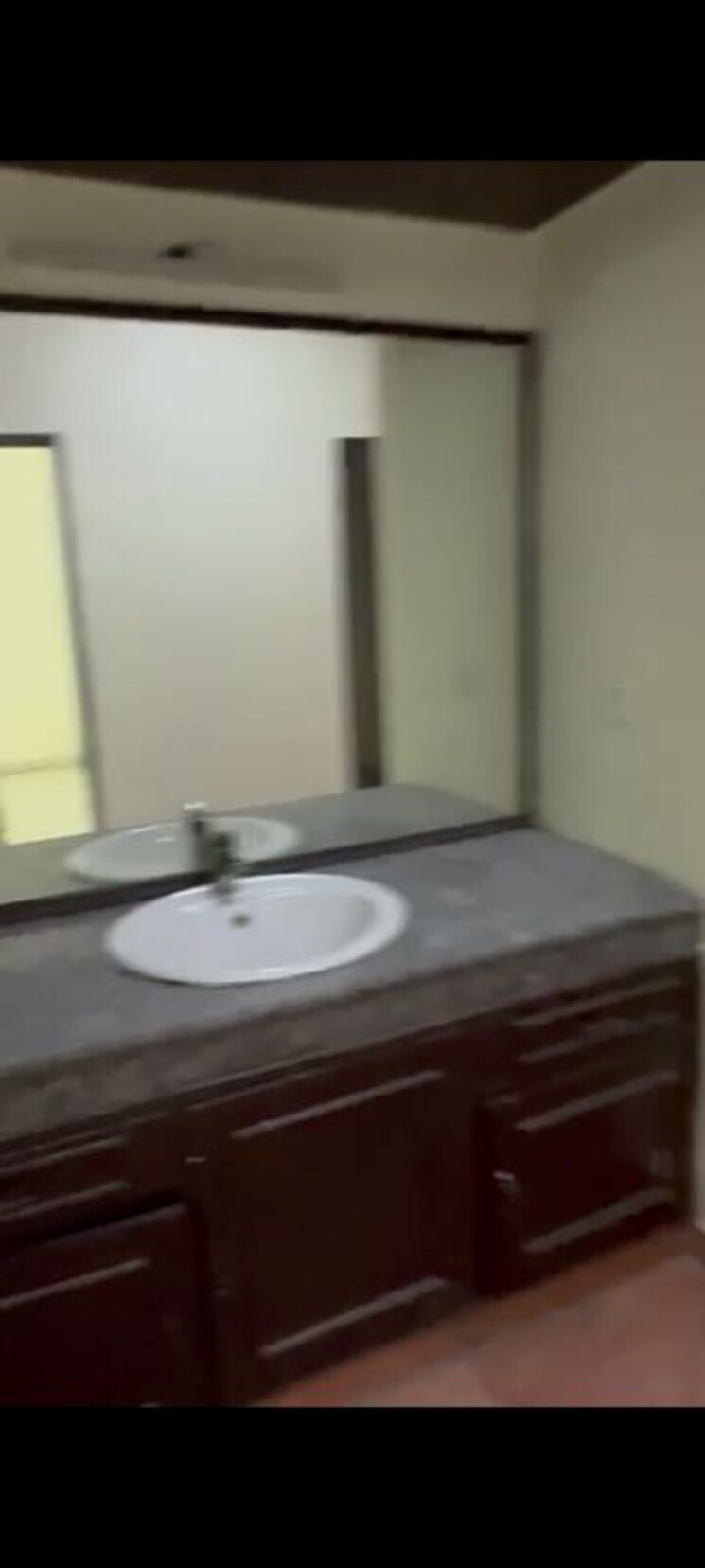 Bathroom, sector 14 3.5 Bedroom 3000 Sq.Ft. Villa In Sector 14 Noida 9730650