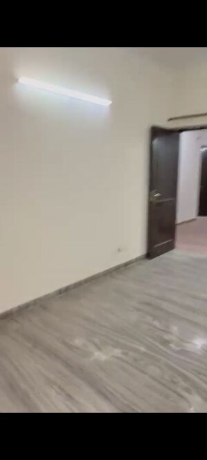 Room in 3.5 BHK Villa at Sector 14 – for Rent