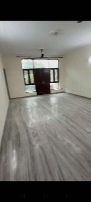 Room in 3.5 BHK Villa at Sector 14 – for Rent