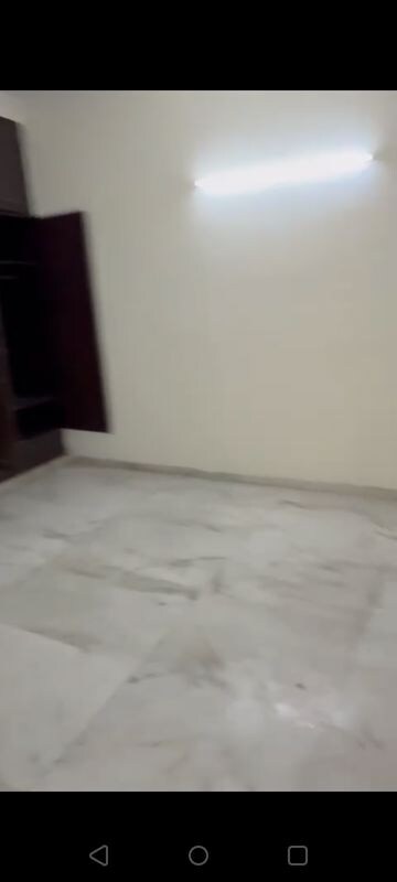 Room in 3.5 BHK Villa at Sector 14 – for Rent
