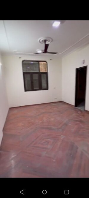 Room in 3.5 BHK Villa at Sector 14 – for Rent