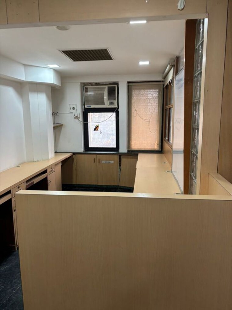 Team Area, swastik-park Commercial Office Space 702 Sq.Ft. In Chembur Mumbai 9730642