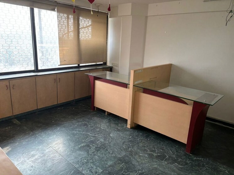 Team Area, swastik-park Commercial Office Space 702 Sq.Ft. In Chembur Mumbai 9730642