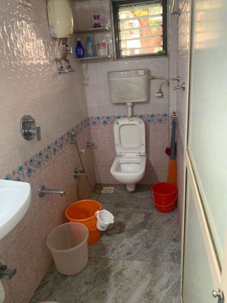 Attached Bathroom, vile parle west 1 Bedroom 520 Sq.Ft. Apartment In Vile Parle West Mumbai 9730669
