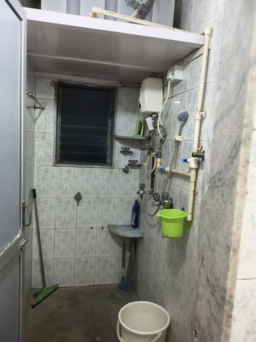 Bathroom in 1 BHK Apartment at Vile Parle West – for Rent