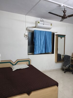 Bedroom in 1 BHK Apartment at Vile Parle West – for Rent