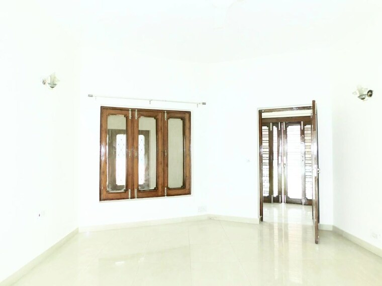 Room, saket 4 Bedroom 2000 Sq.Ft. Independent House In Saket Delhi 9730742