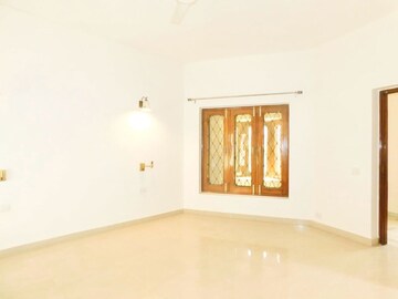 Room in 4 BHK Independent House at Saket – for Rent