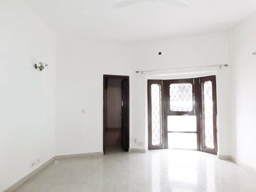 Room in 4 BHK Independent House at Saket – for Rent