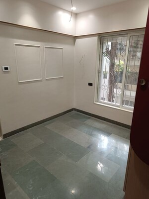 Room in 3 BHK Apartment at Alankapuri CHS, Kothrud – for Rent