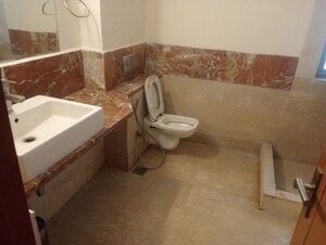 Bathroom in 3.5 BHK Apartment at Central Park II-Bellevue, Sector 48 – for Rent