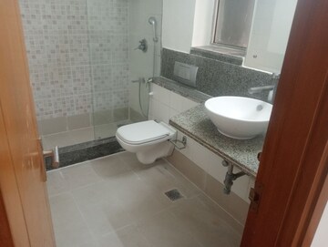 Bathroom in 3.5 BHK Apartment at Central Park II-Bellevue, Sector 48 – for Rent