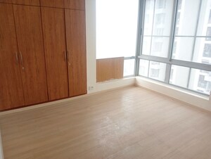 Room in 3.5 BHK Apartment at Bestech Park View City 1, Sector 48 – for Rent