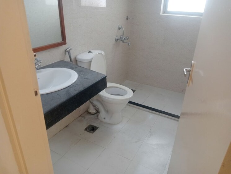 Bathroom, bestech-park-view-city-1 3.5 Bedroom 1776 Sq.Ft. Apartment In Sector 48 Gurgaon 9730783