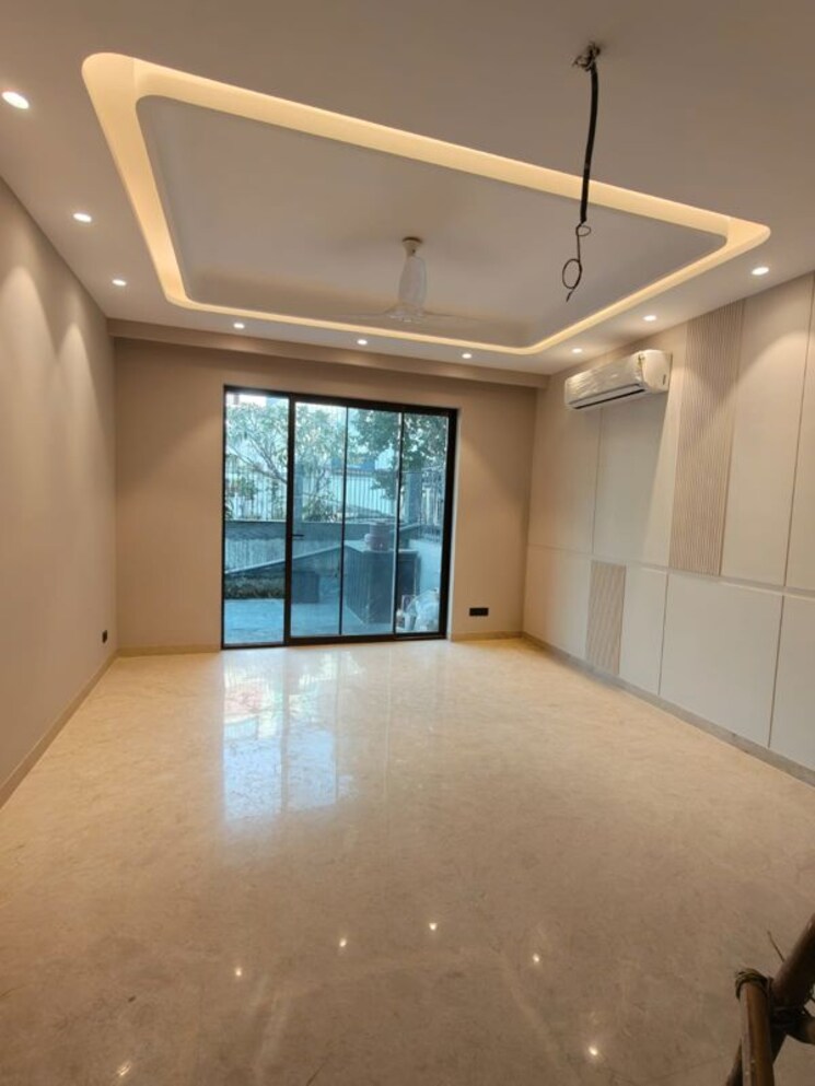 Room, defence colony 3 Bedroom 2600 Sq.Ft. Builder Floor In Defence Colony Delhi 9730784