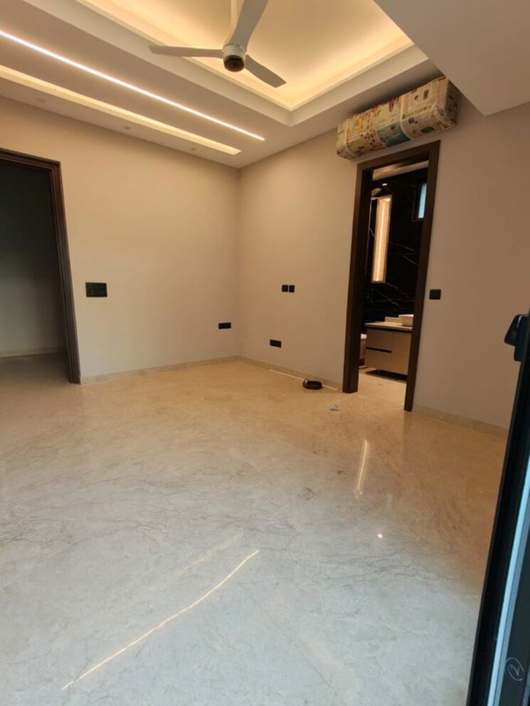 Room, defence colony 3 Bedroom 2600 Sq.Ft. Builder Floor In Defence Colony Delhi 9730784