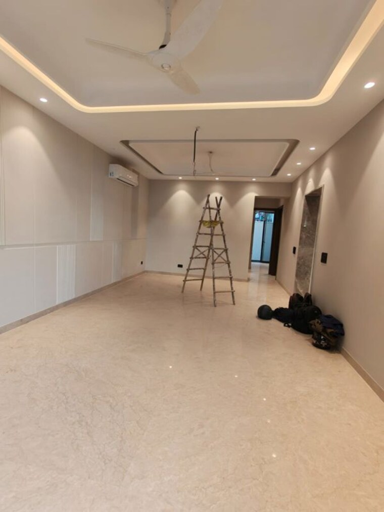 Team Area, defence colony 3 Bedroom 2600 Sq.Ft. Builder Floor In Defence Colony Delhi 9730784