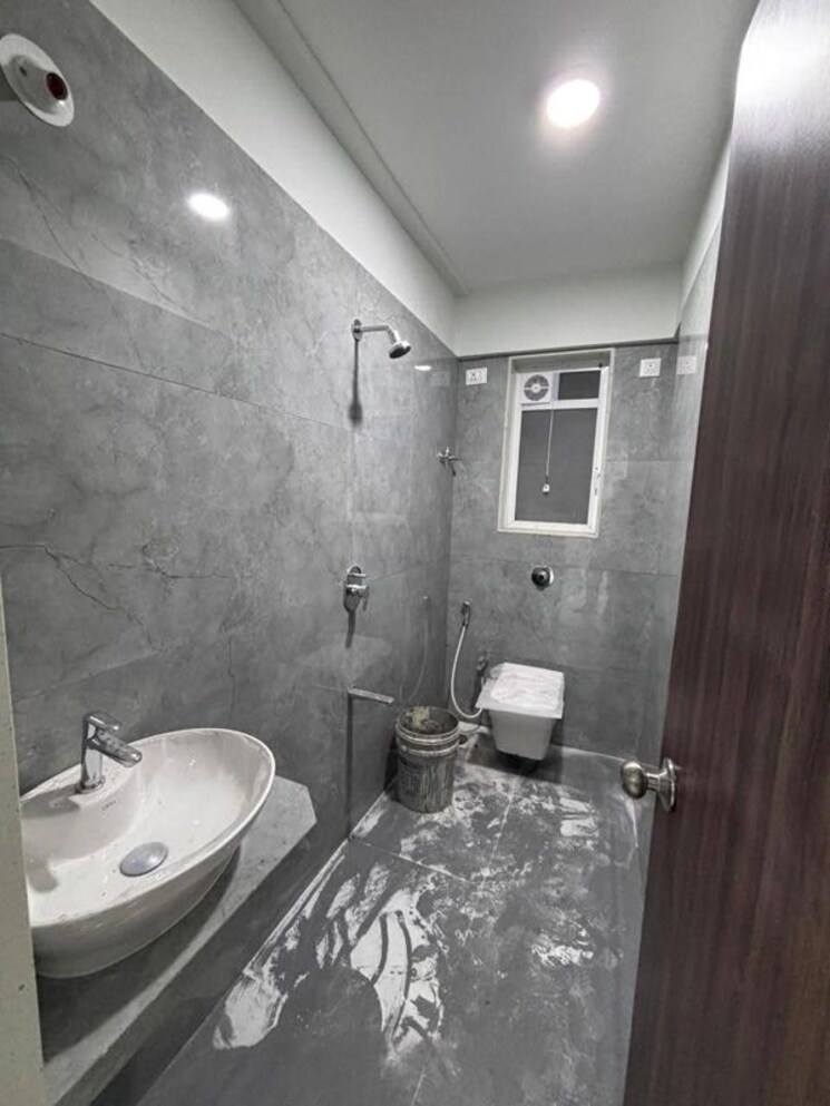 Bathroom, azad nagar 2 Bedroom 700 Sq.Ft. Apartment In Azad Nagar Mumbai 9730788